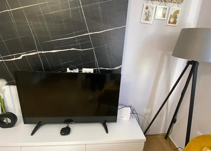 Signature 11 טיראנה